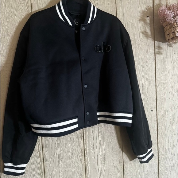 Alo Cropped G.O.A.T Jacket LARGE (SOLD on MERC) - Picture 7 of 7